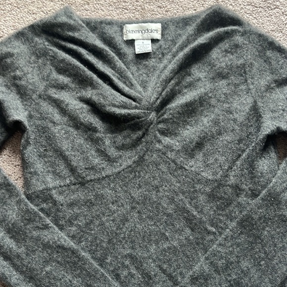 Vintage Bloomingdale’s Cashmere Lightweight Sweater - Picture 2 of 4